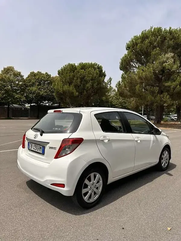 Usata Toyota Yaris Lounge 69 CV (50 kW) 2012 Utilitaria