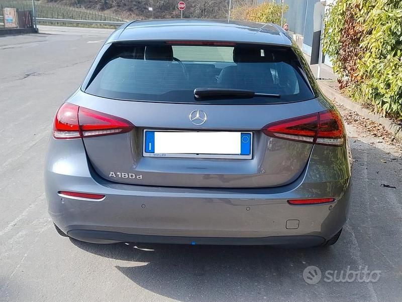 Usata Mercedes A180 Business 116 CV (85 kW) 2019 Grigio Berlina