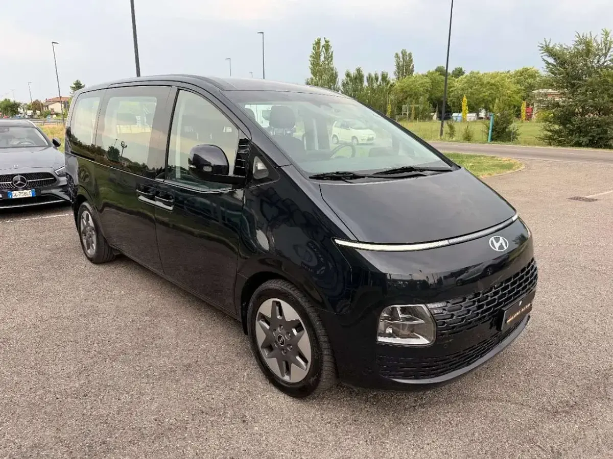 Usata Hyundai Staria 177 CV (130 kW) 2024 Blu/azzurro Monovolume