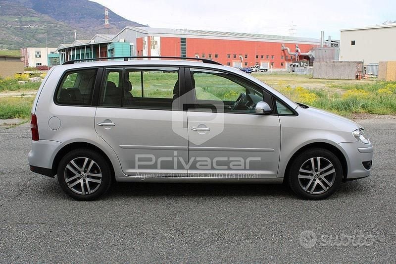 Usata VW Touran Trendline 105 CV (77 kW) 2009 Grigio Monovolume