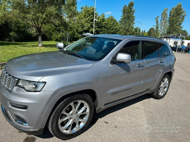 Usata Jeep Cherokee Summit 250 CV (183 kW) 2020 Grigio SUV
