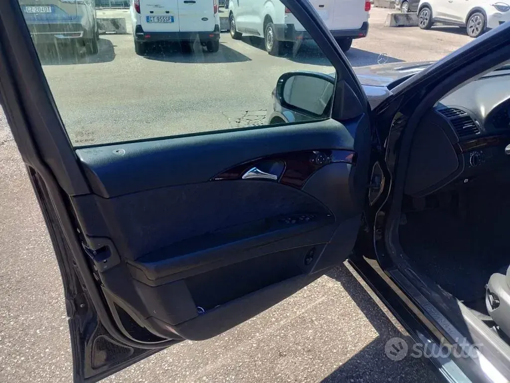 Usata Mercedes E220 Elegance 150 CV (110 kW) 2003 Nero Berlina