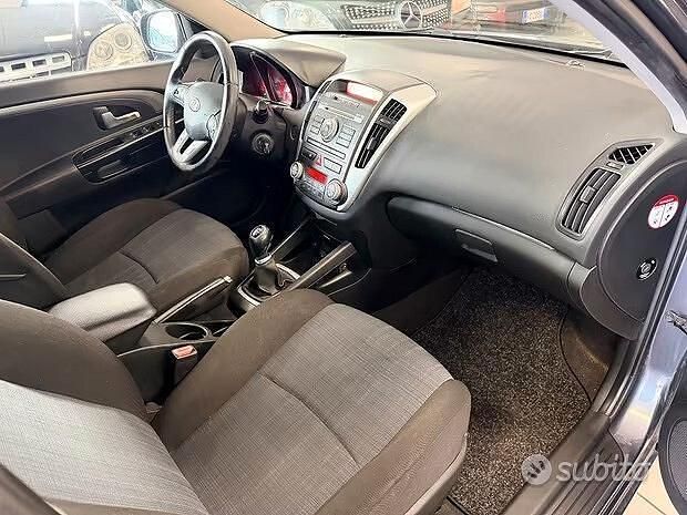 Usata Kia Ceed 125 CV (91 kW) 2012 Grigio Utilitaria