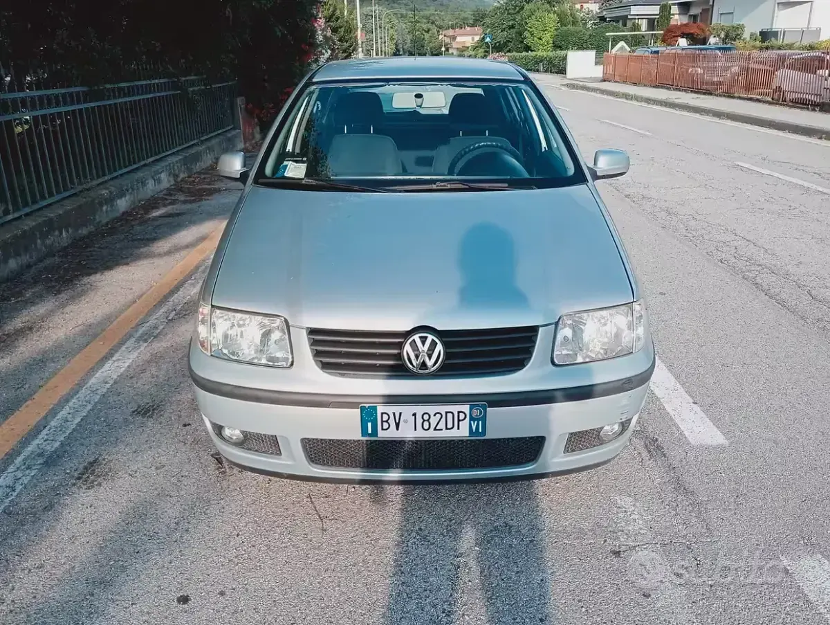 Usata VW Polo Comfortline 64 CV (47 kW) 2001 Grigio Berlina