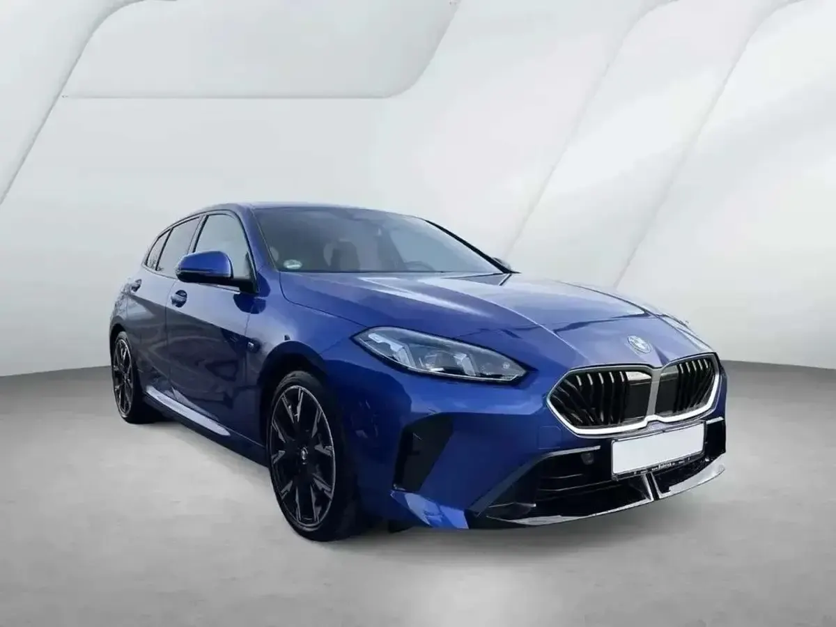 Usata BMW 118 M Sport 150 CV (110 kW) 2025 Blu/azzurro Utilitaria