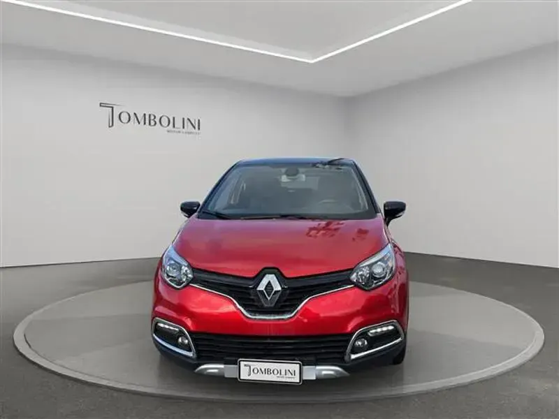 Usata Renault Captur 90 CV (66 kW) 2016 Rosso metallizzato SUV