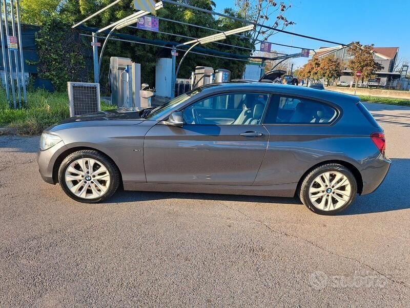 Usata BMW 118 143 CV (105 kW) 2012 Grigio Utilitaria