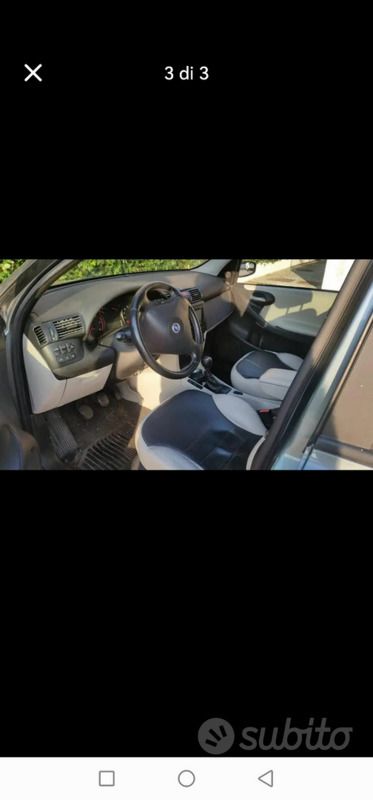 Grigio Usata 2004 Fiat Stilo Dynamic Tre volumi | 1500 € (Buon prezzo) - Immagine 1/4