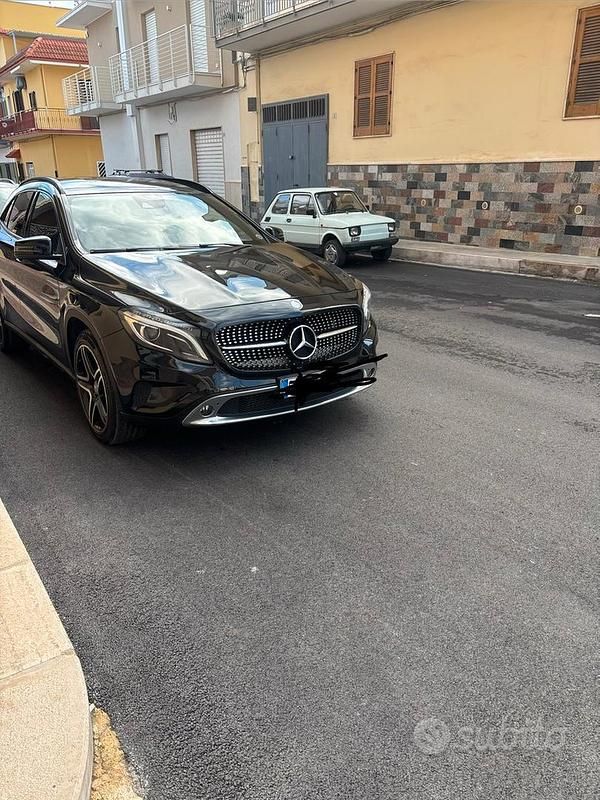 Usata Mercedes GLA200 136 CV (100 kW) 2016 Nero SUV