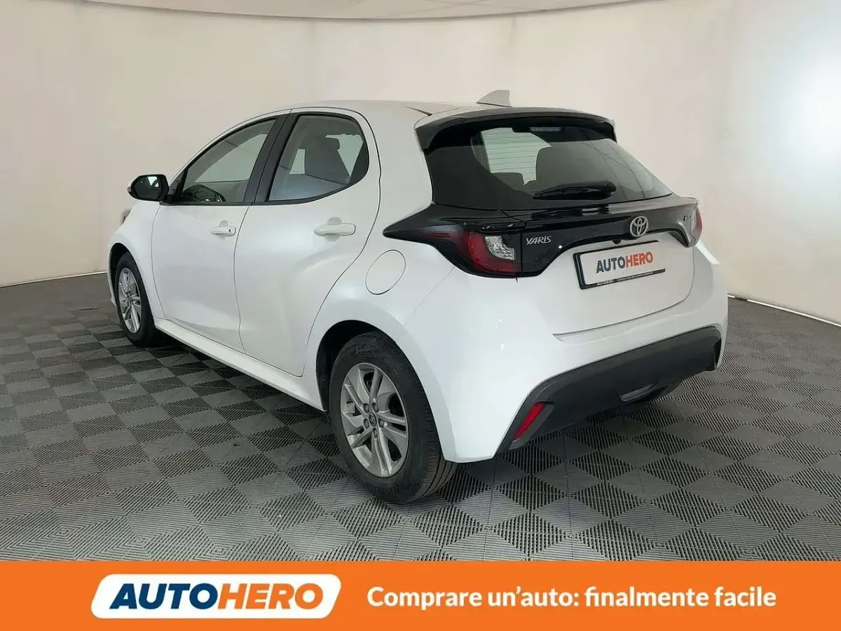 Usata Toyota Yaris Active 92 CV (67 kW) 2024 Bianco Utilitaria