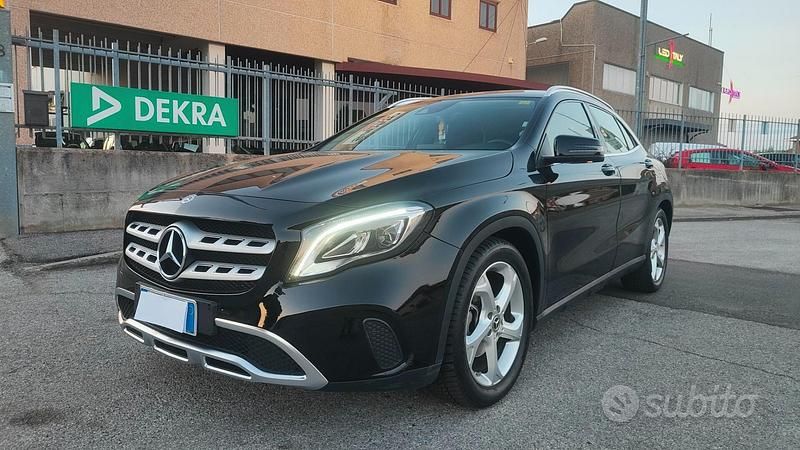 Usata Mercedes GLA180 122 CV (89 kW) 2020 Nero SUV