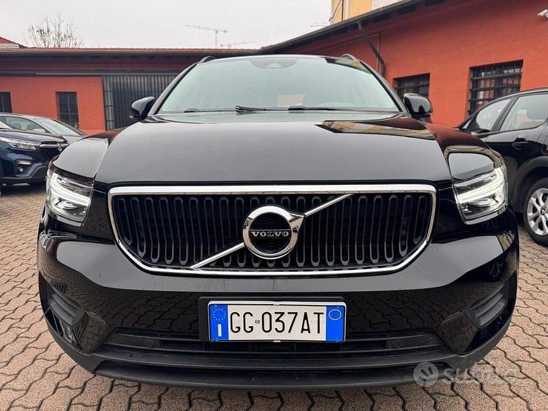 Usata Volvo XC40 Momentum 130 CV (95 kW) 2021 Nero SUV