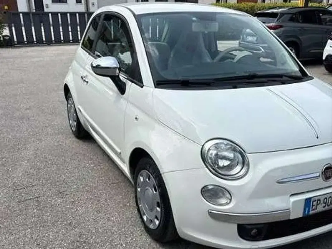 Usata Fiat 500 Lounge 69 CV (50 kW) 2012 Bianco Utilitaria