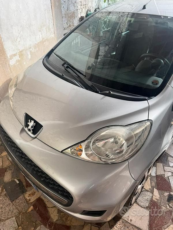 Grigio Usata 2009 Peugeot 107 Due volumi | 3500 € - Immagine 1/4