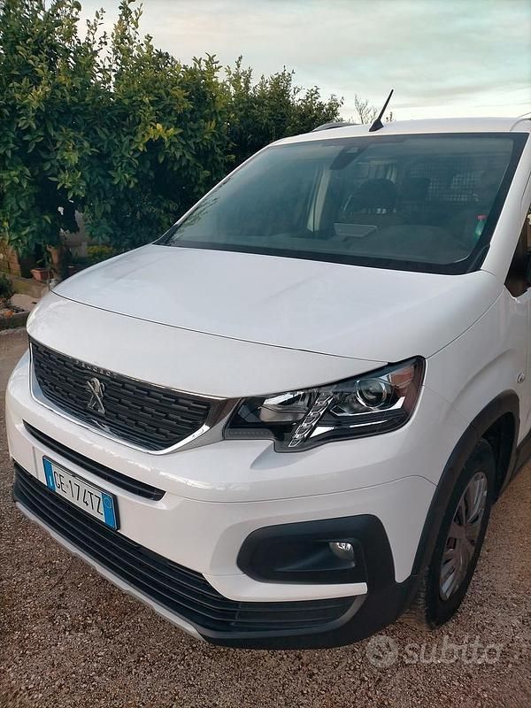 Usata Peugeot Rifter Allure 131 CV (96 kW) 2022 Bianco Monovolume