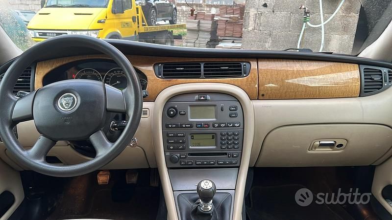 Usata Jaguar X-type 130 CV (95 kW) 2005 Verde Berlina