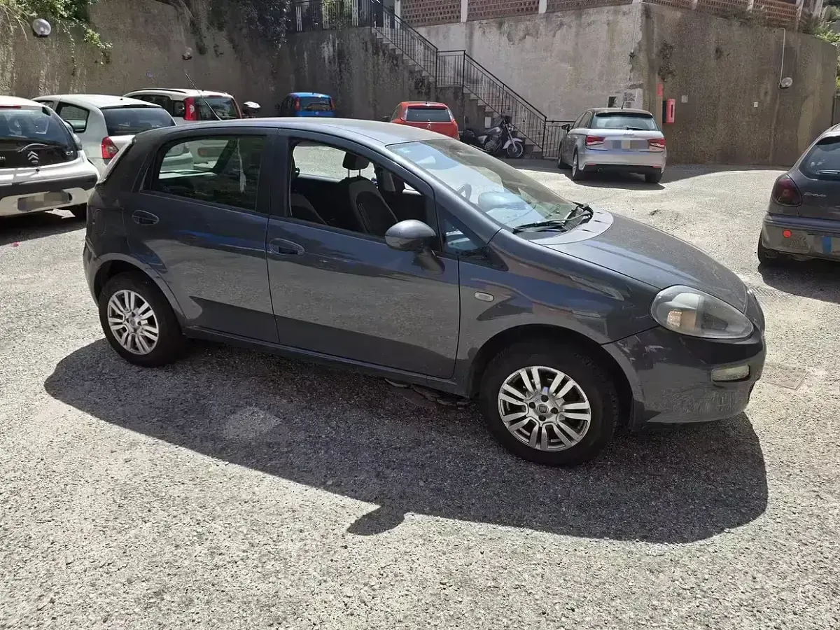 Usata Fiat Punto 77 CV (56 kW) 2013 Grigio Utilitaria