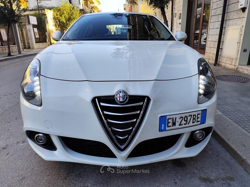 Usata Alfa Romeo Giulietta Distinctive 105 CV (77 kW) 2014 Bianco Berlina