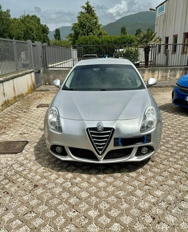 Grigio Usata 2019 Alfa Romeo Giulietta Due volumi | 8000 € (Super prezzo) - Immagine 1/4