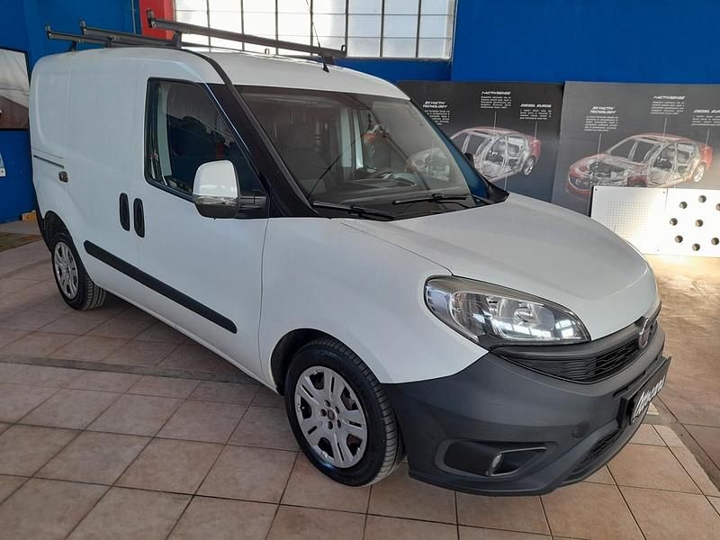 Usata Fiat Doblò 104 CV (76 kW) 2017 Bianco Monovolume