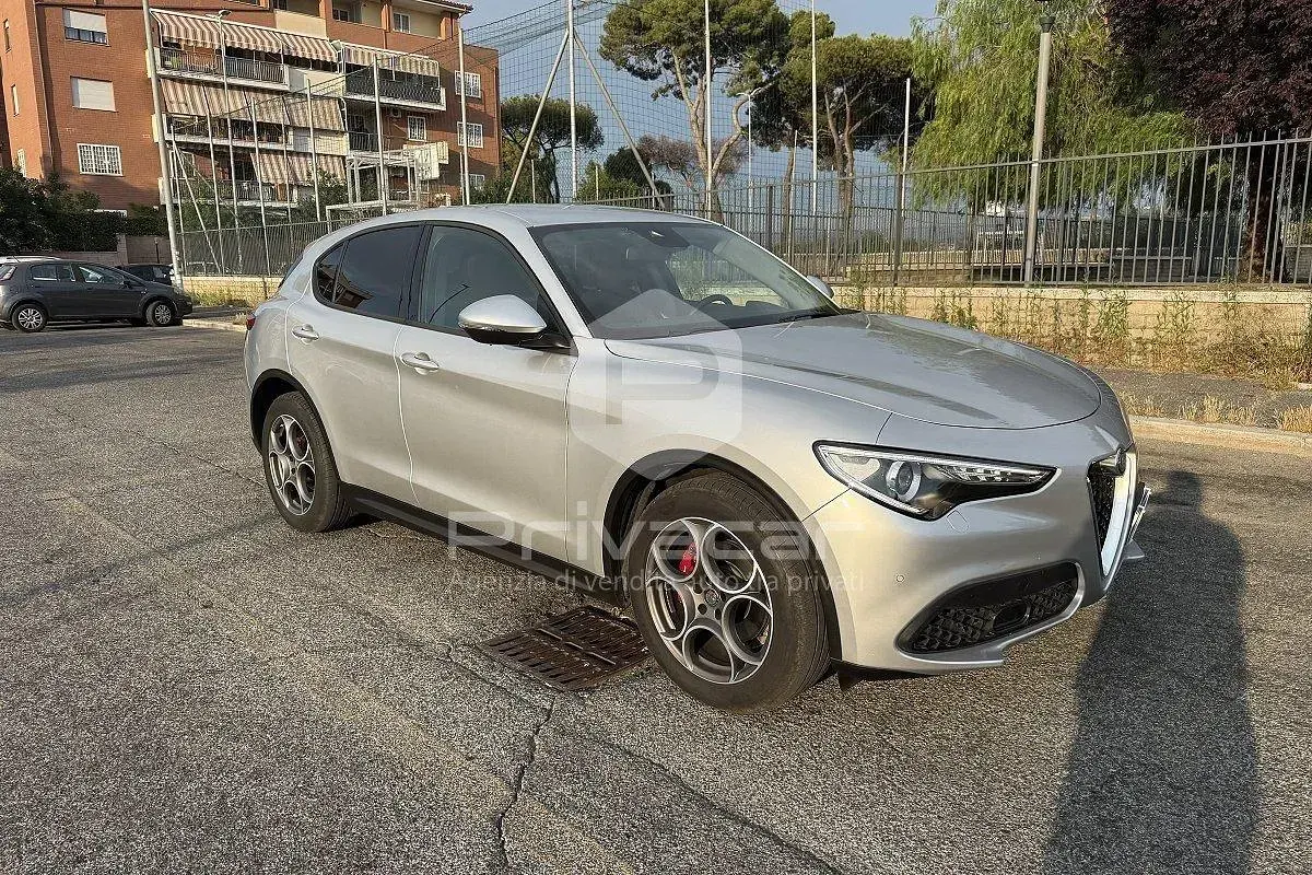 Usata Alfa Romeo Stelvio 160 CV (117 kW) 2021 Grigio SUV