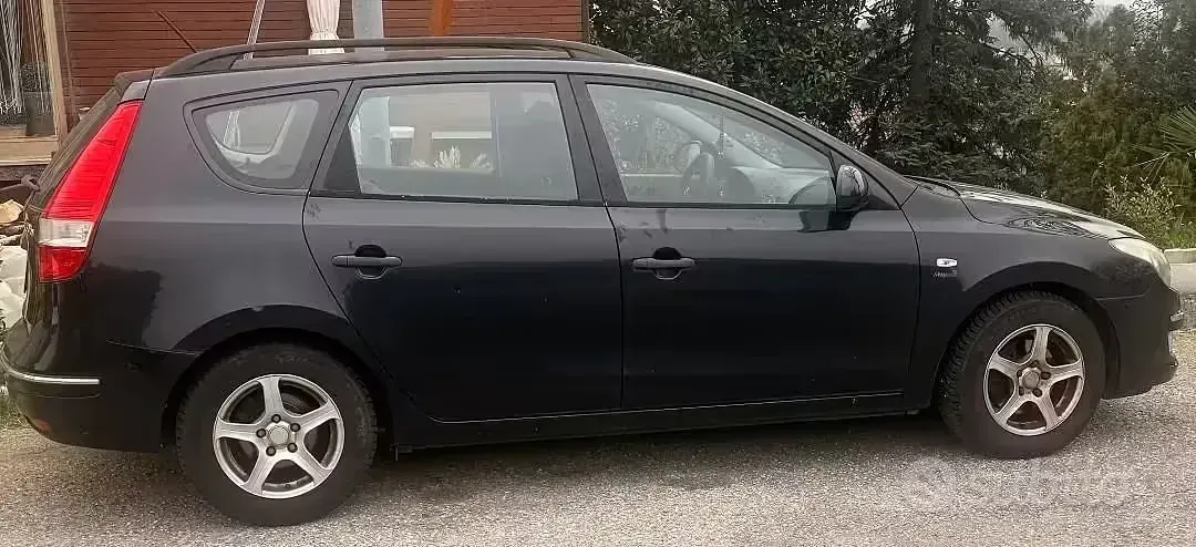 Usata Hyundai i30 Classic 109 CV (80 kW) 2011 Nero Station wagon