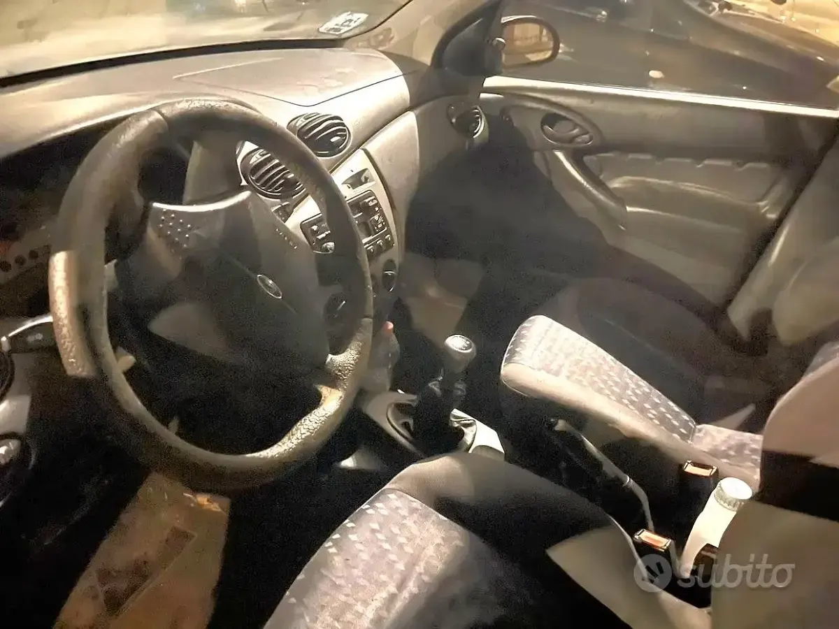 Usata Ford Focus 90 CV (66 kW) 1999 Verde Berlina