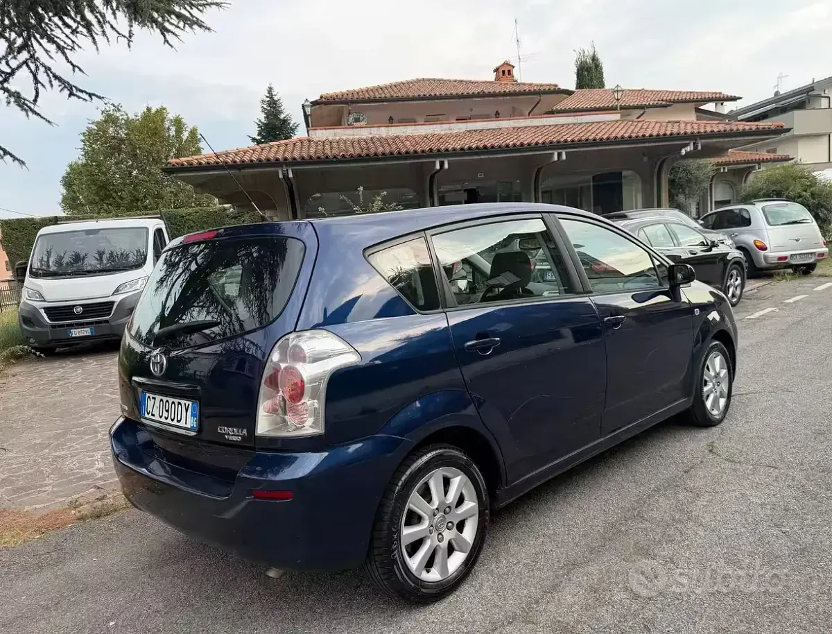Usata Toyota Corolla 129 CV (94 kW) 2006 Bluazzurro Berlina