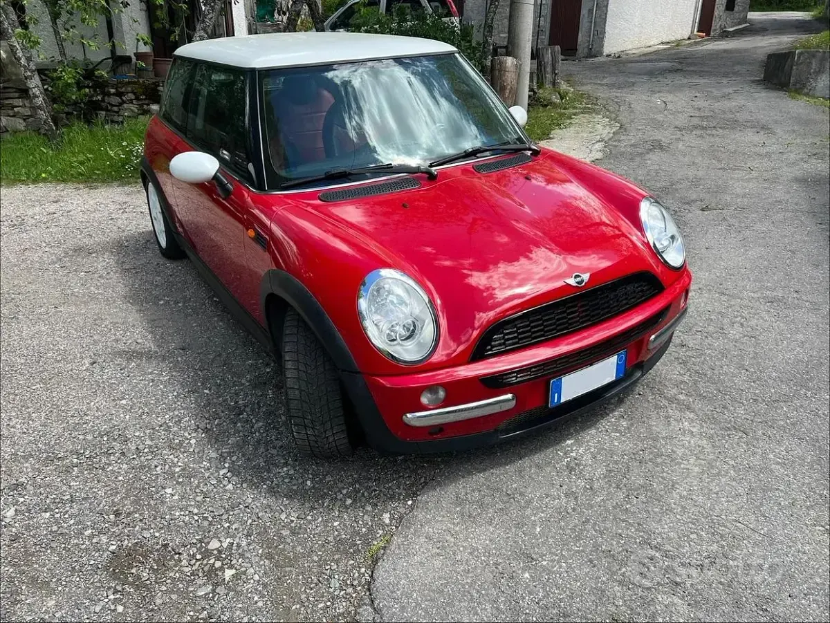 Begagnad Mini One D 75 HK (55 kW) 2004 Röd Halvkombi