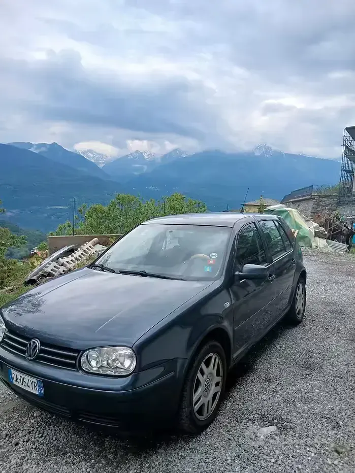 Usata VW Golf IV 105 CV (77 kW) 2002 Blu Berlina