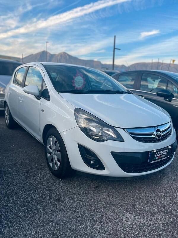 Bianco Usata 2014 Opel Corsa Edition Tre volumi | 6500 € (Molto cara) - Immagine 1/4