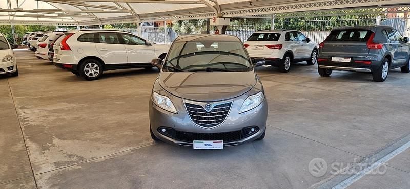 Usata Lancia Ypsilon 69 CV (50 kW) 2013 Grigio Utilitaria