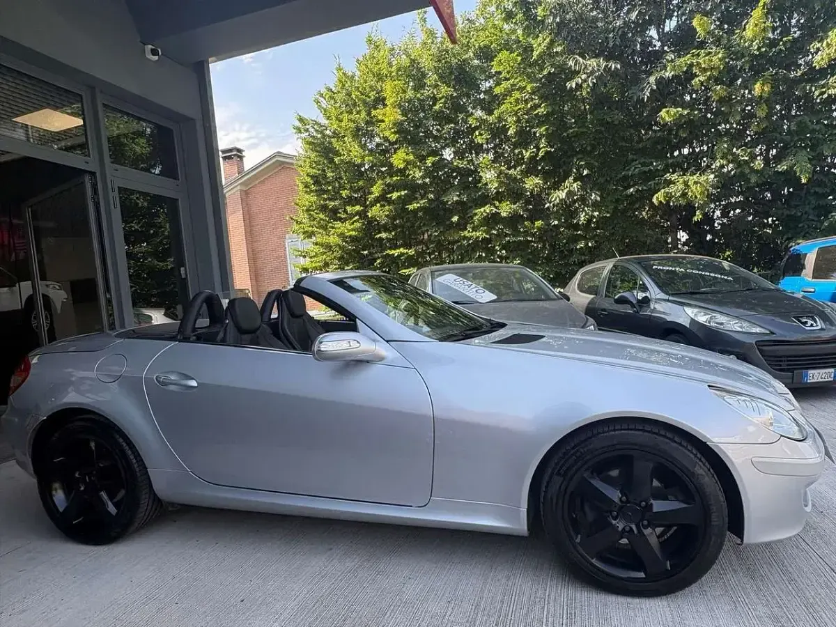 Usata Mercedes SLK200 163 CV (119 kW) 2006 Argento Cabrio