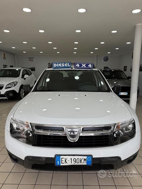 Bianco Usata 2011 Dacia Duster Monovolume | 5999 € (Cara) - Immagine 1/4