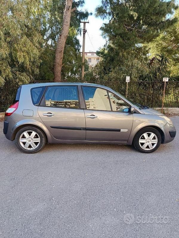 Usata Renault Scénic II 130 CV (95 kW) 2005 Monovolume