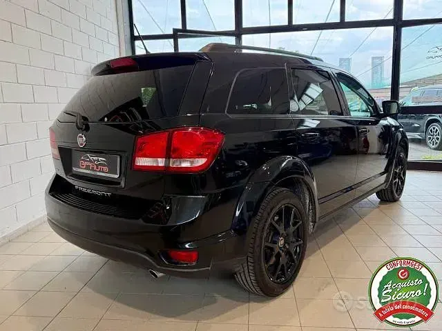 Usata Fiat Freemont Black Code 170 CV (125 kW) 2015 Nero SUV