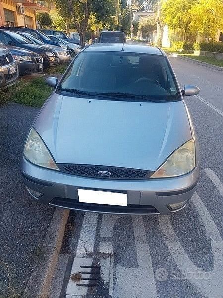 Usata Ford Focus Zetec 101 CV (74 kW) 2004 Grigio Berlina