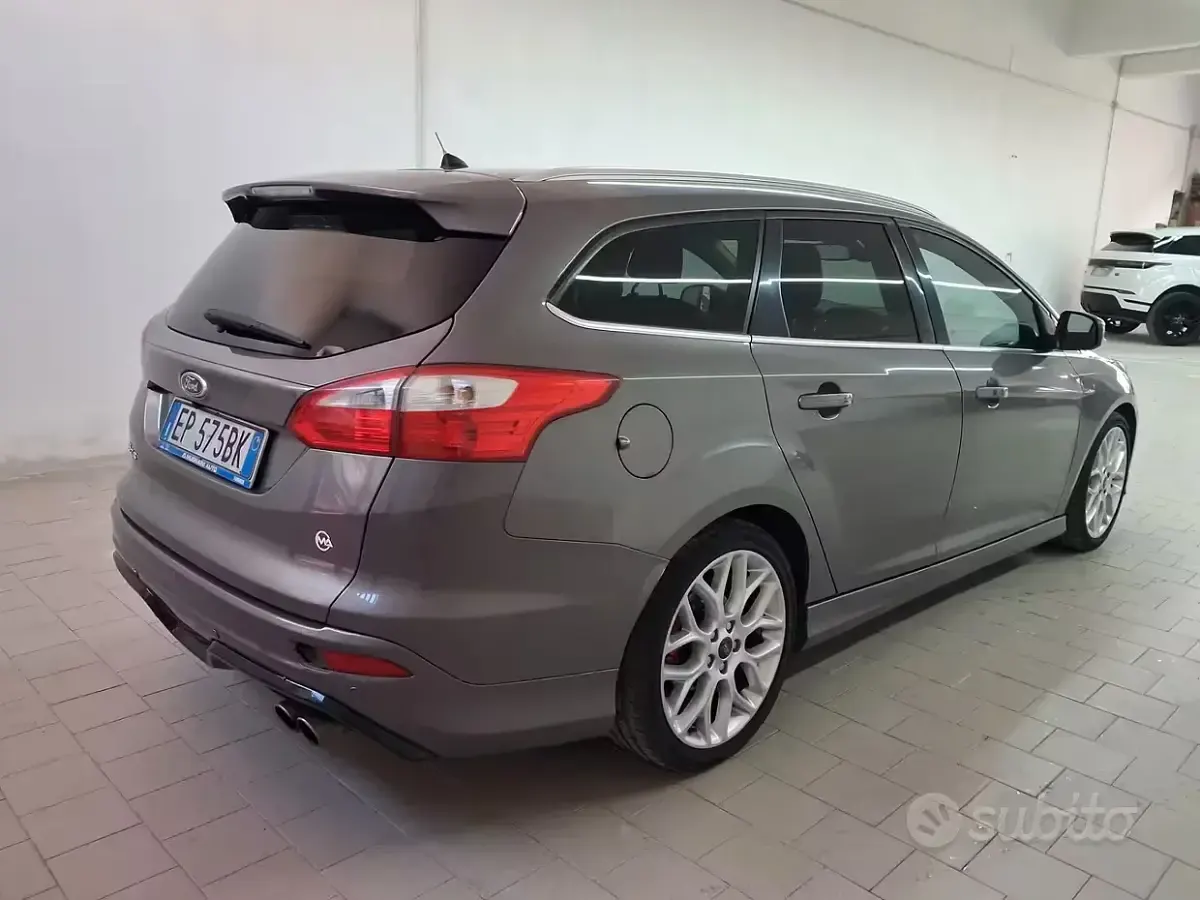 Usata Ford Focus Individual 163 CV (119 kW) 2012 Grigio Station wagon