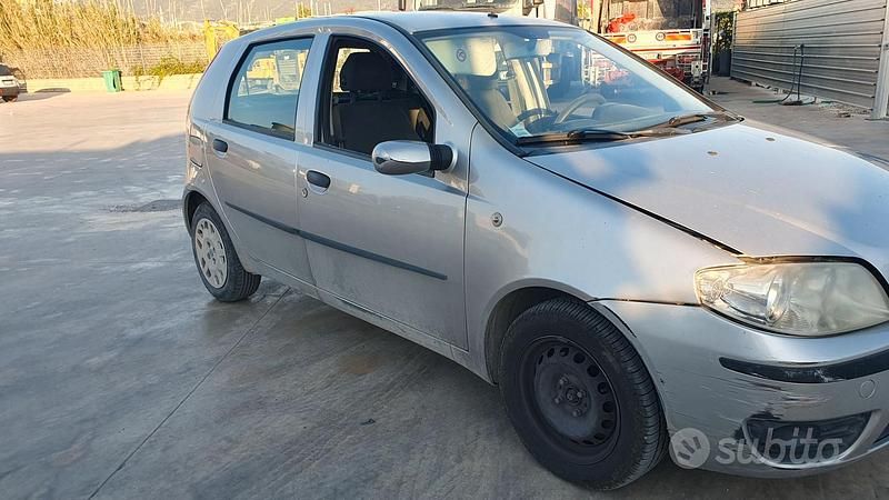 Usata Fiat Punto 75 CV (55 kW) 2004 Grigio Utilitaria