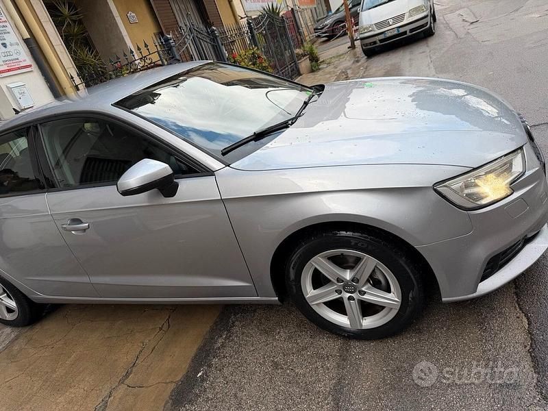 Usata Audi A3 Business 116 CV (85 kW) 2018 Grigio Berlina