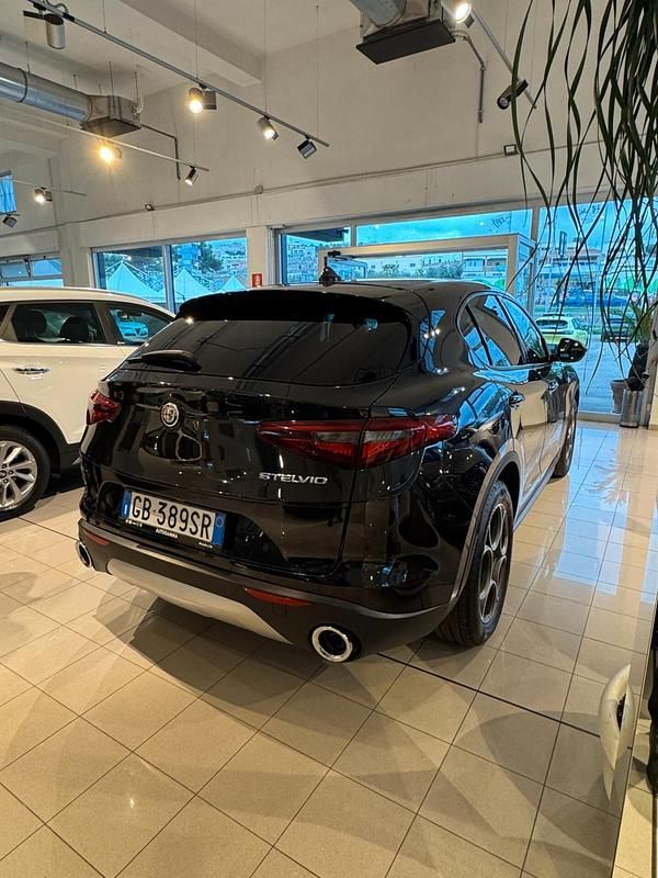 Usata Alfa Romeo Stelvio 160 CV (117 kW) 2021 Nero SUV