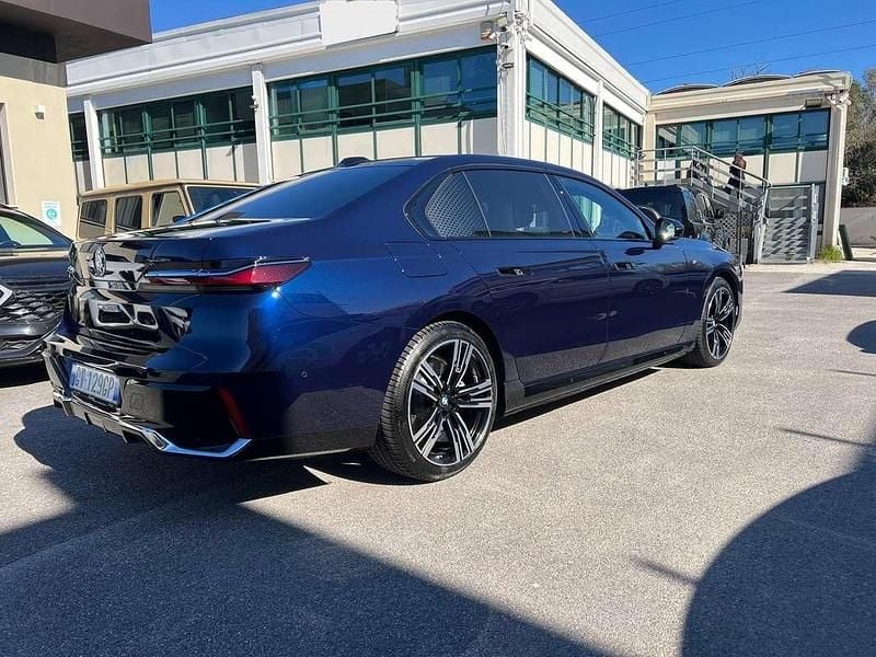 Usata BMW i7 M Sport 400 kW (544 CV) 2024 Blu/azzurro Berlina