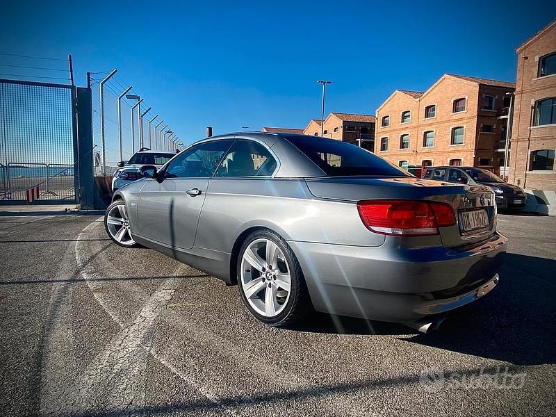 Usata BMW 325 Cabriolet 218 CV (160 kW) 2007 Grigio Cabrio