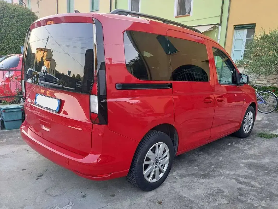Usata VW Caddy Life 114 CV (83 kW) 2023 Rosso Monovolume