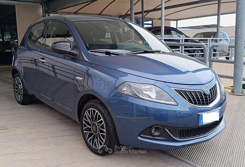 Usata Lancia Ypsilon 69 CV (50 kW) 2024 Blu Utilitaria