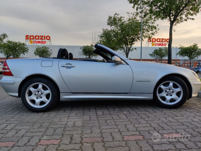 Usata Mercedes SLK200 163 CV (119 kW) 2001 Grigio Cabrio