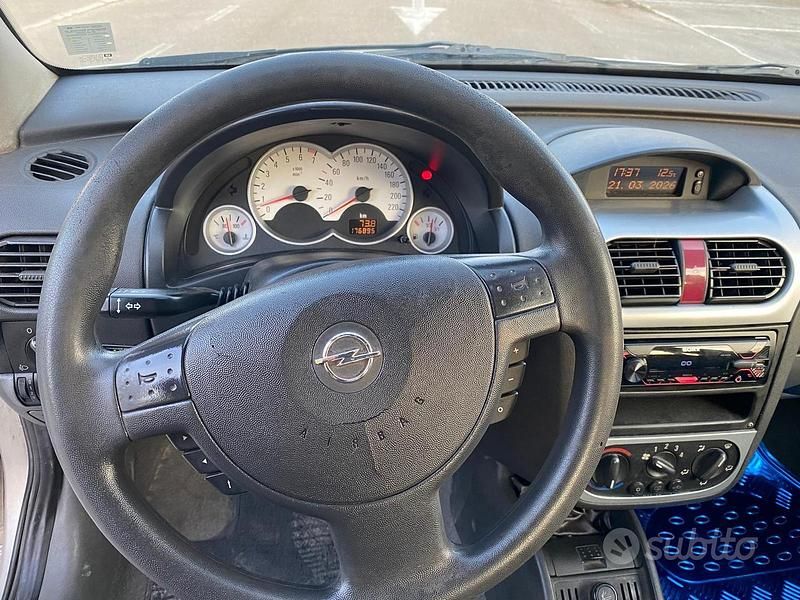 Usata Opel Corsa 75 CV (55 kW) 2000 Grigio Berlina
