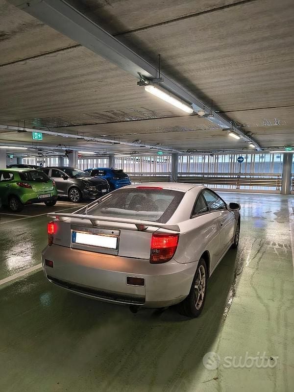 Second-hand Toyota Celica 143 CP (105 kW) 2001 Gri Coupe