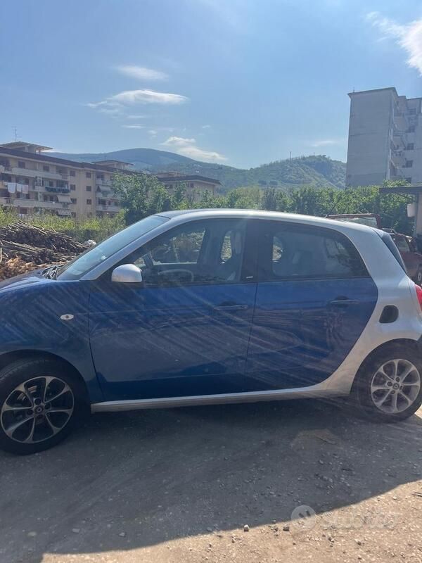 Usata Smart ForFour 2017 Blu Utilitaria