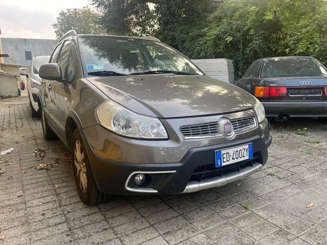 Grigio Usata 2011 Fiat Sedici Emotion SUV | 4500 € (Buon prezzo) - Immagine 1/4